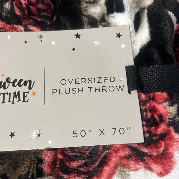 Spooky Skull & Roses Oversized Throw - Picture 2 of 2